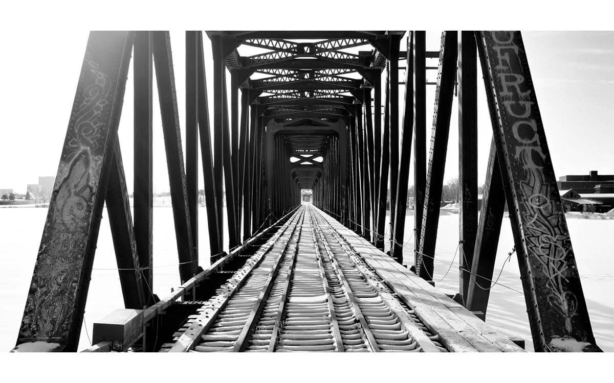 Gephyrophobia. Director: Caroline Monnet